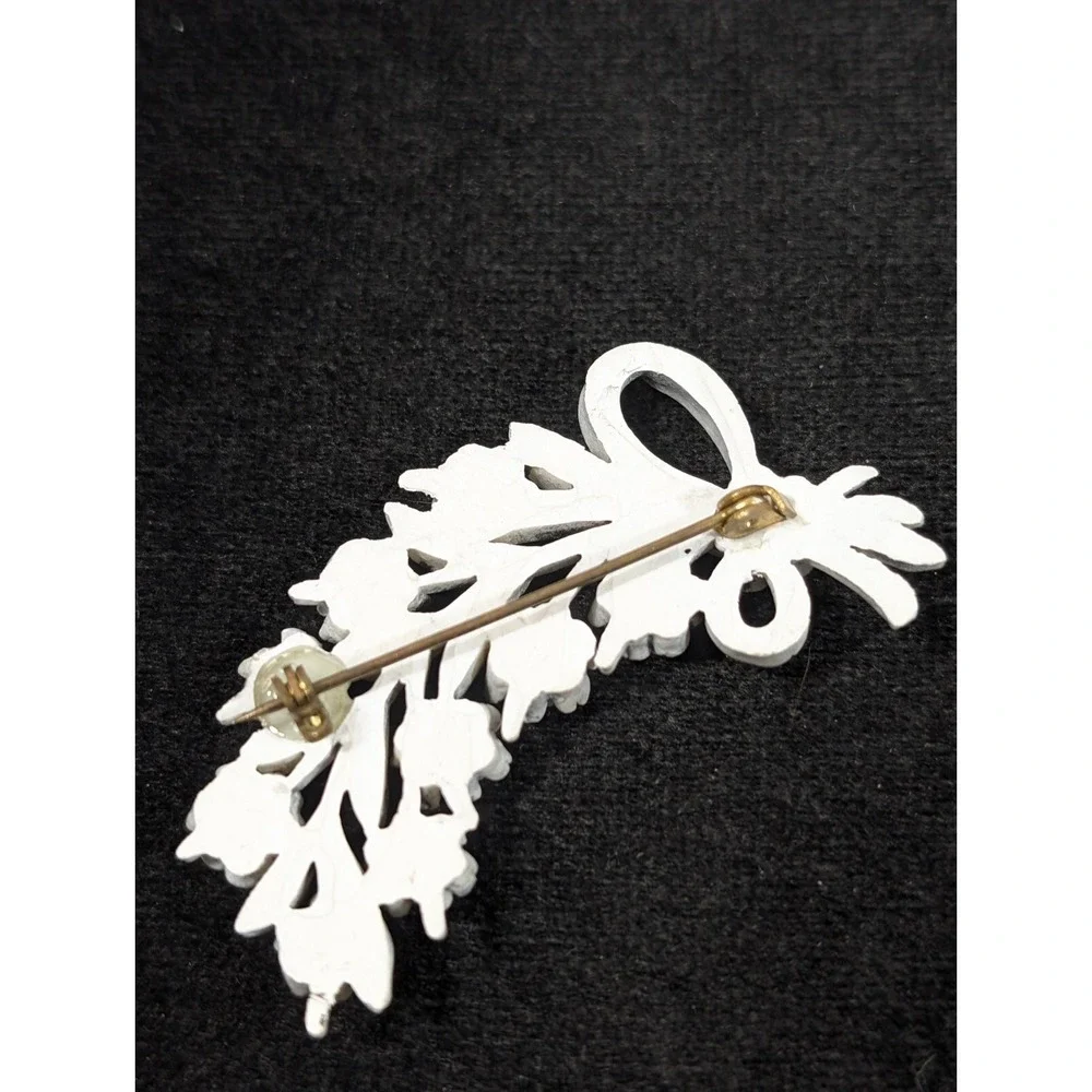 Vtg 1940s Carved Celluloid Lily of‎ the Valley Flower Bouquet Pin Brooch Cream